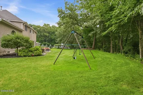 Exterior - 628 Vanderlyn Ln, Slingerlands, NY 12159 photo 6 of 7