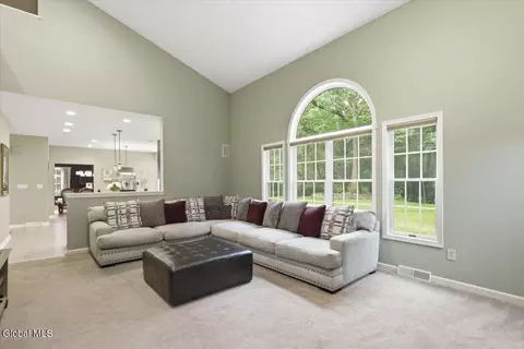Living - 628 Vanderlyn Ln, Slingerlands, NY 12159 photo 2 of 3