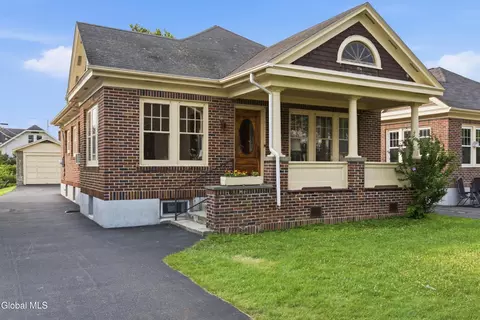 79 Edgecomb St, Albany, NY 12209