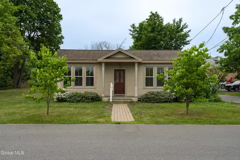 52 Mitchell St, Saratoga Springs, NY 12866