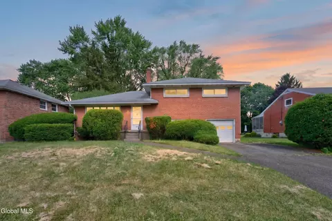 121 Ramsey Pl, Albany, NY 12209