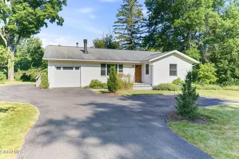 54 Willow St, Guilderland, NY 12084