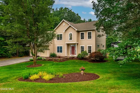 84 Sara-jen Dr, Queensbury, NY 12804