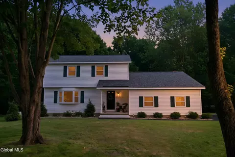 42 Gretel Ter, Ballston Lake, NY 12019