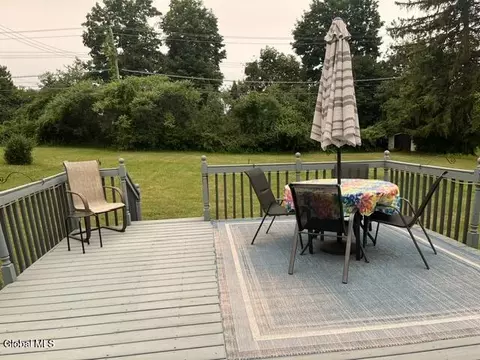 Exterior - 10 Maybrook Dr, Schenectady, NY 12302 photo 6 of 11
