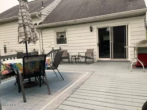 Exterior - 10 Maybrook Dr, Schenectady, NY 12302 photo 10 of 11