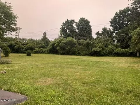 Exterior - 10 Maybrook Dr, Schenectady, NY 12302 photo 4 of 11
