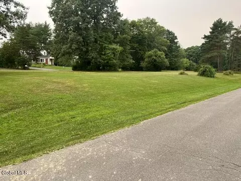 Exterior - 10 Maybrook Dr, Schenectady, NY 12302 photo 3 of 11