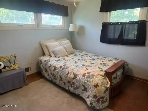Bedroom - 10 Maybrook Dr, Schenectady, NY 12302 photo 6 of 7