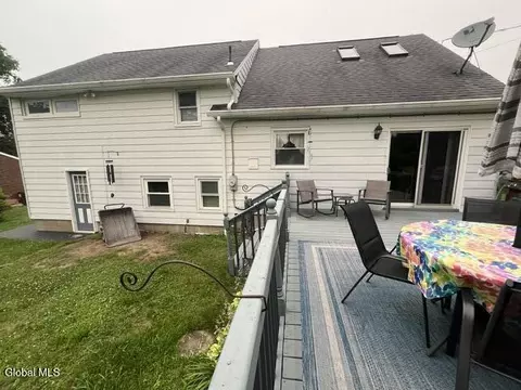 Exterior - 10 Maybrook Dr, Schenectady, NY 12302 photo 9 of 11