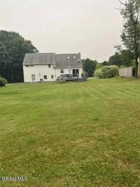 Exterior - 10 Maybrook Dr, Schenectady, NY 12302 photo 8 of 11