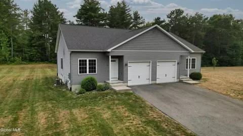 33 Smoke Ridge Rd, Queensbury, NY 12804