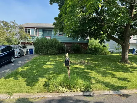 15 Tanguay Dr, Cohoes, NY 12047