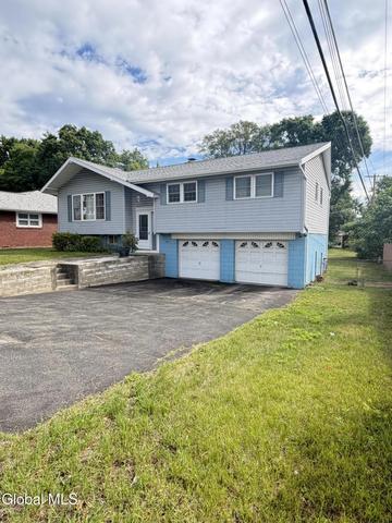 4 Nicholas Dr, Albany, NY 12205
