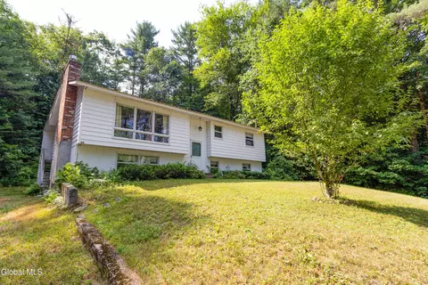 20 Vetter Ave, Chestertown, NY 12817