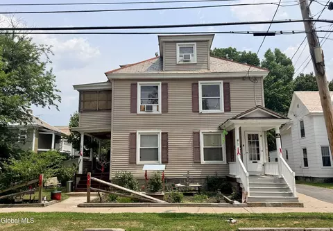 17 Garfield St, Glens Falls, NY 12801