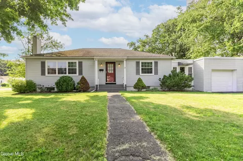 3 Fordham Ct, Albany, NY 12209