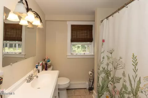 Bath - 730 Hampton Ave, Schenectady, NY 12309 photo 2 of 2