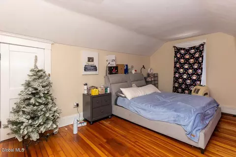 Bedroom - 730 Hampton Ave, Schenectady, NY 12309 photo 5 of 6