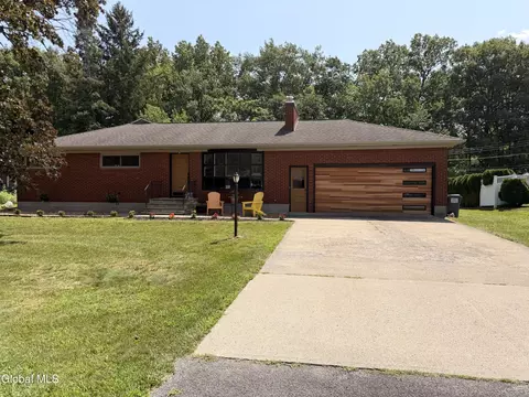 5 Linda Dr, Colonie, NY 12205