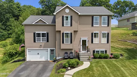 34 Lindsay Dr, Troy, NY 12180