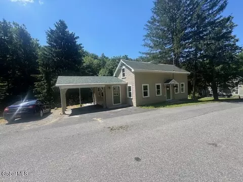 55 Powder Mill Rd, Valley Falls, NY 12185