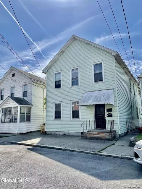 41 Paine St, Green Island, NY 12183