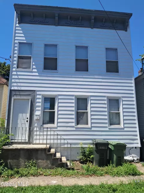 9 Oak St, Cohoes, NY 12047