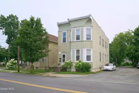 908 19th St, Watervliet, NY 12189