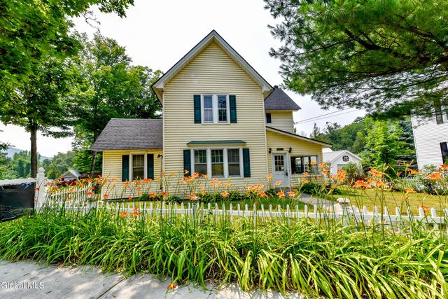209 Lake Ave, Lake Luzerne, NY 12846