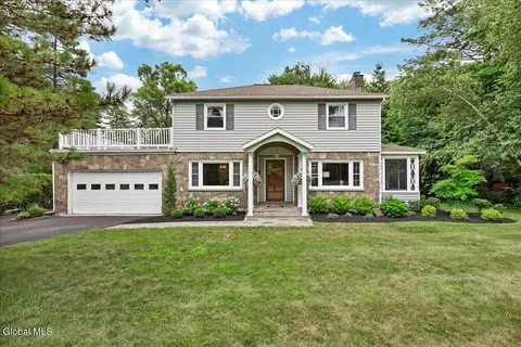 28 Loudon Pkwy, Loudonville, NY 12211