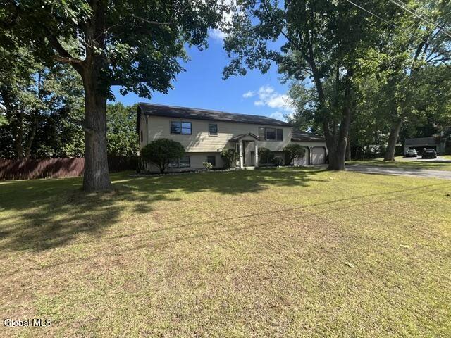 12 Worden Dr, Saratoga Springs, NY 12866