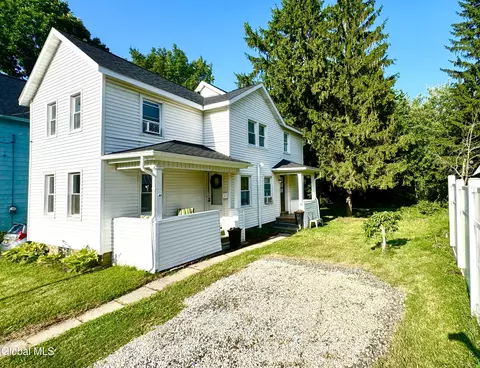 32 S Chase St, Johnstown, NY 12095