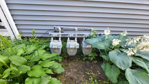Exterior - 218 Cherry St, Schenectady, NY 12306 photo 5 of 8