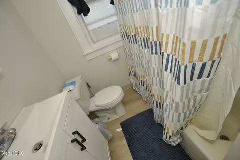 Bath - 218 Cherry St, Schenectady, NY 12306 photo 2 of 3