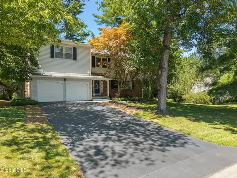 95 Meadowland St, Delmar, NY 12054