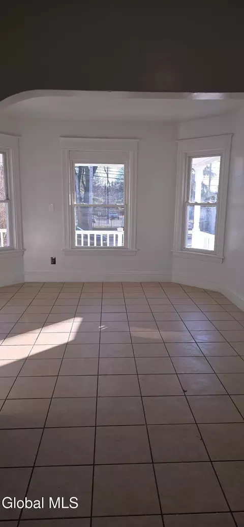 Living - 507 Nott St, Schenectady, NY 12308 photo 1 of 2
