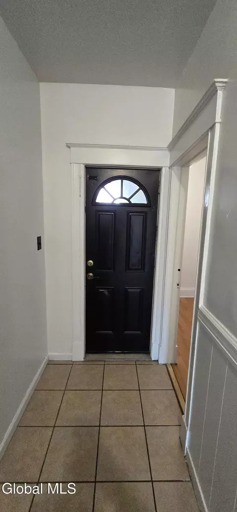 Entry Way - 507 Nott St, Schenectady, NY 12308 photo 5 of 6