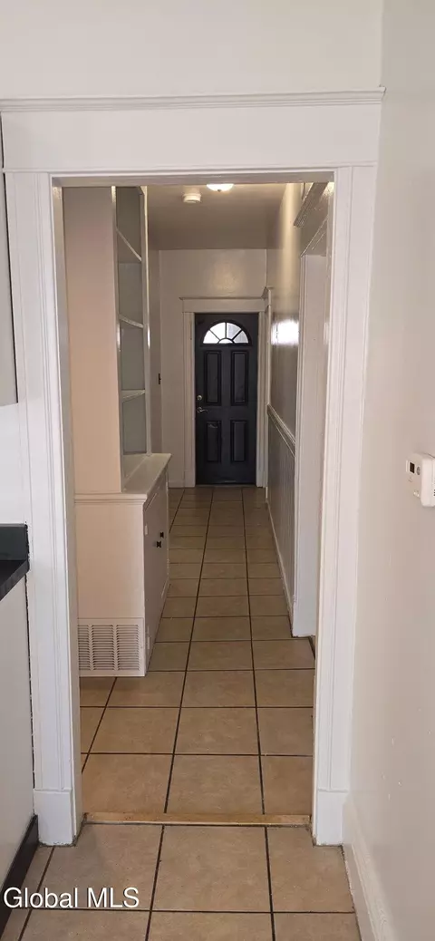 Entry Way - 507 Nott St, Schenectady, NY 12308 photo 2 of 6