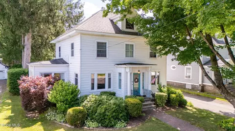 82 Oakland Ave, Gloversville, NY 12078