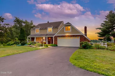 74 Hawthorne Dr, Valatie, NY 12184