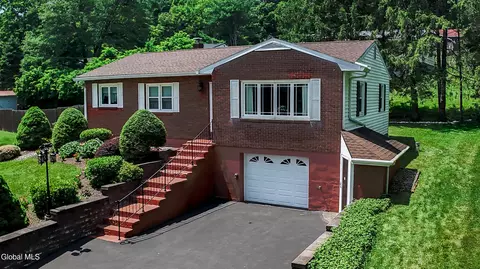 25 White Birch Ln, West Coxsackie, NY 12192