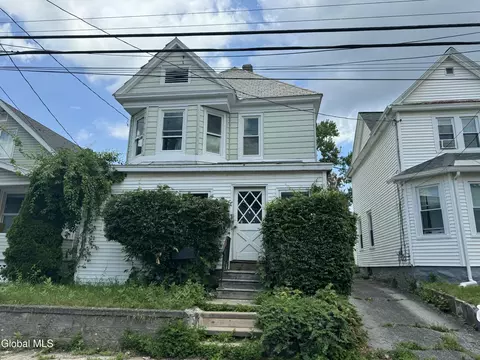825 Bradt St, Schenectady, NY 12306