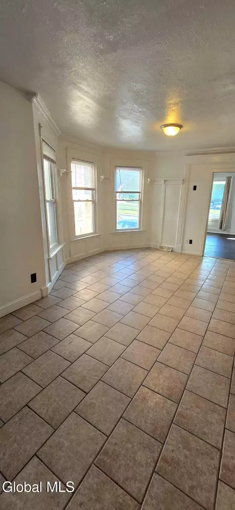 Living - 623 Nott St, Schenectady, NY 12308 photo 2 of 4