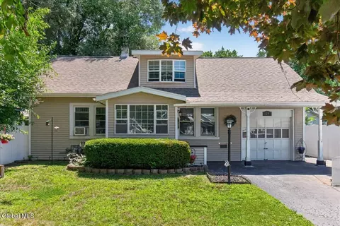 29 Mcnutt Ave, Albany, NY 12205