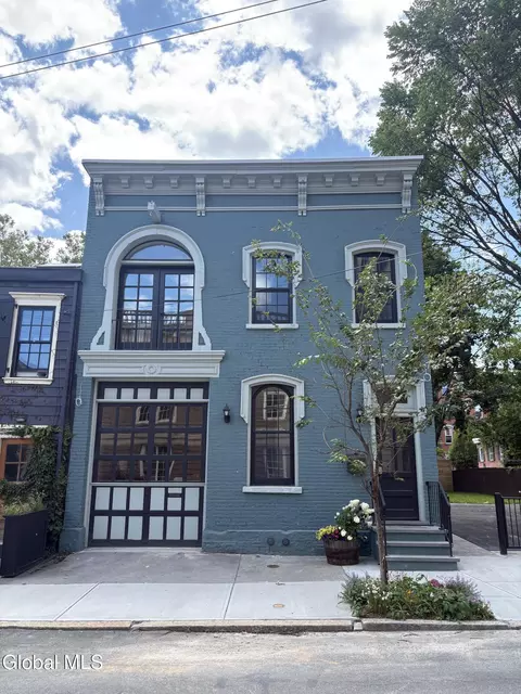 2 Spring St, Albany, NY 12210