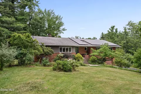 66 S Van Leuvan Dr, Rensselaer, NY 12144