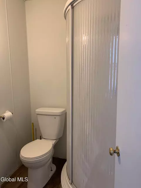 Bath - 838 12 Union St, Schenectady, NY 12308 photo 1 of 7