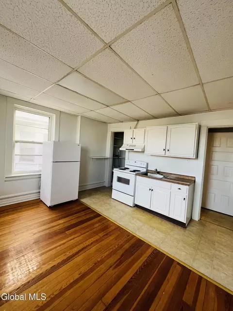 Kitchen - 838 12 Union St, Schenectady, NY 12308 photo 5 of 8