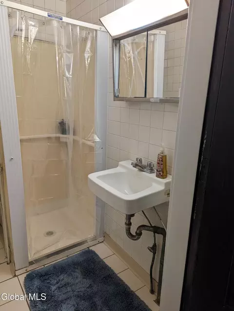 Bath - 838 12 Union St, Schenectady, NY 12308 photo 4 of 7